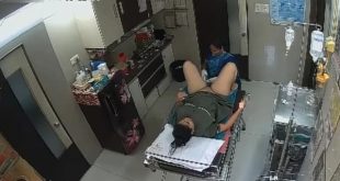 Desi Bhabhi In Clinic House-Keeper Shaving Her Pussy