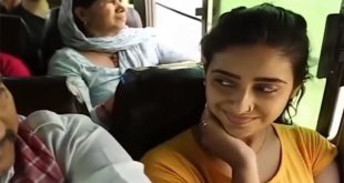 A villager grabbed the breasts of a modern girl in a moving bus