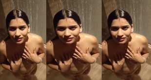 Desi Girlfriend Sucking Dick Bathing