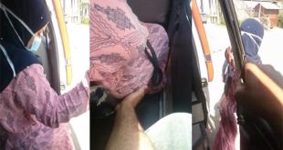 Hijabi Milf Enjoying Stranger Touching Her Ass Car