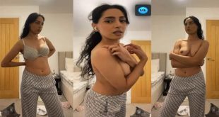 Sexy Figure Hot Babe Showing Her Big Ass Leak