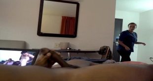 Mumbai Hotel Maid Aunty Watches me Flash Dick